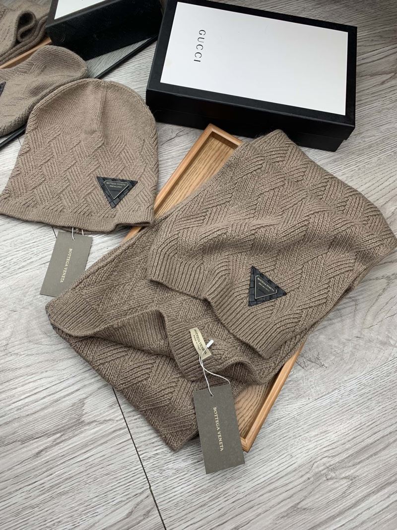 Bottega Veneta Caps Scarfs